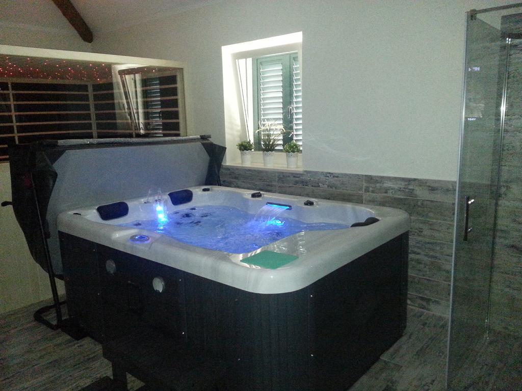 Villa Stonegate Estate - Bonus, Dvije Vile Jedna Cijena! Opatija Bagian luar foto