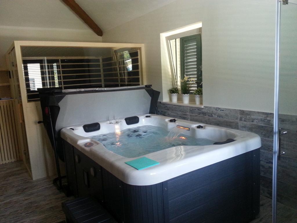 Villa Stonegate Estate - Bonus, Dvije Vile Jedna Cijena! Opatija Bagian luar foto